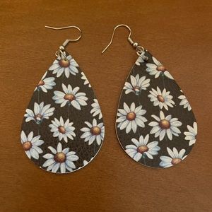 Leather teardrop earrings